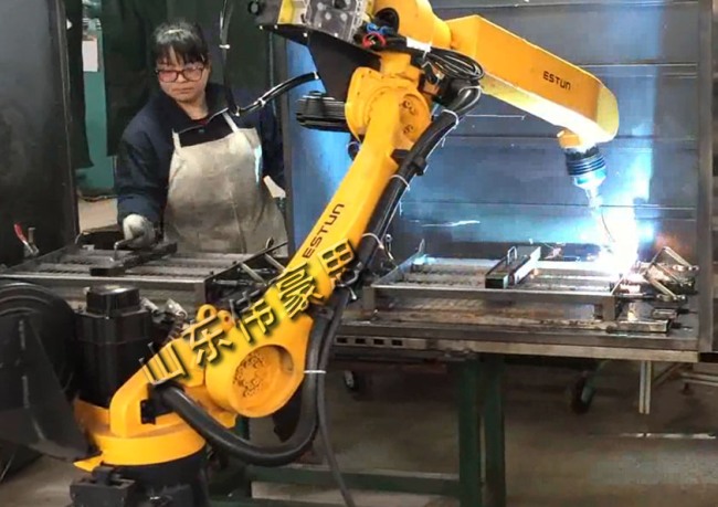 購物車網(wǎng)片自動(dòng)機(jī)械手焊接機(jī)