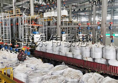 鋰電原料連續(xù)式噸包投料站，不落地全自動噸袋拆包機現(xiàn)場