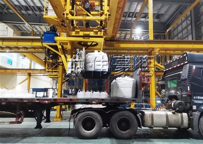 碳酸鈉噸袋自動裝車機，噸袋裝車機器人山東廠家