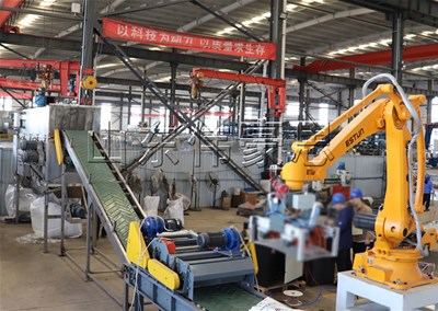 片堿全自動(dòng)拆垛破袋機(jī)，25KG袋全自動(dòng)拆包機(jī)現(xiàn)場